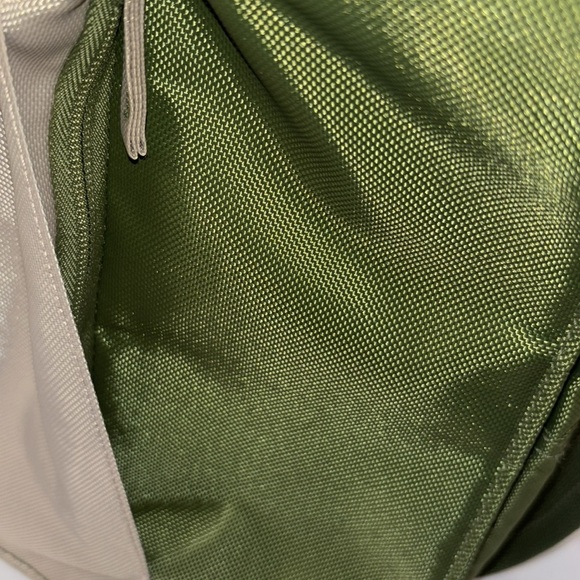 Carrying Case (Messenger) for 16.1" Notebook - Leaf Green Messenger Bag UNISEX - Picture 7 of 15